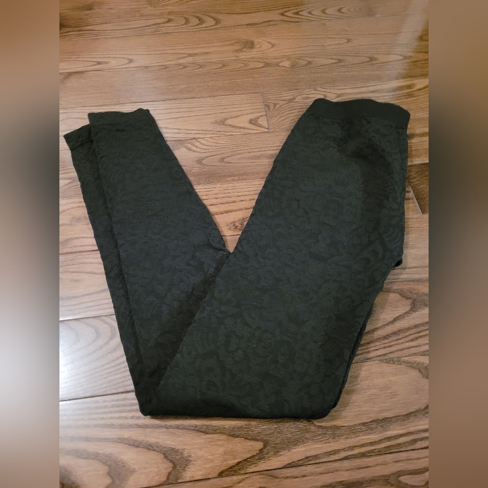 Printed black leggings, NWOT,only ever tried on. Excellent condition.